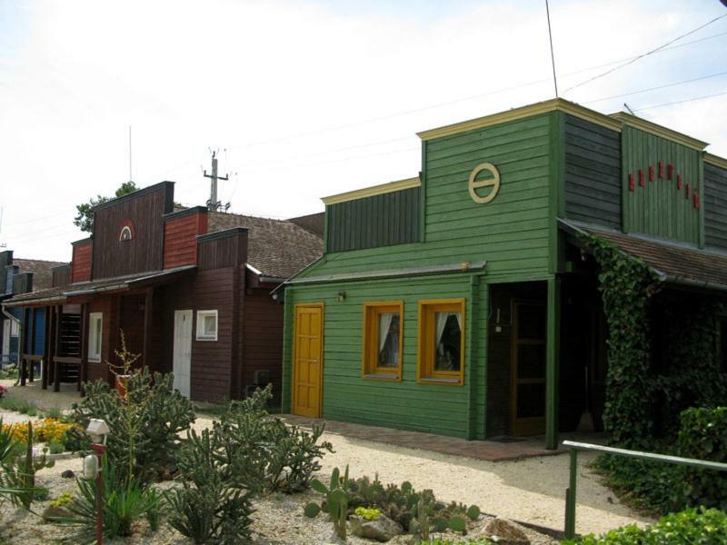 SzajolConvoy Panzio住宿加早餐旅馆 外观 照片